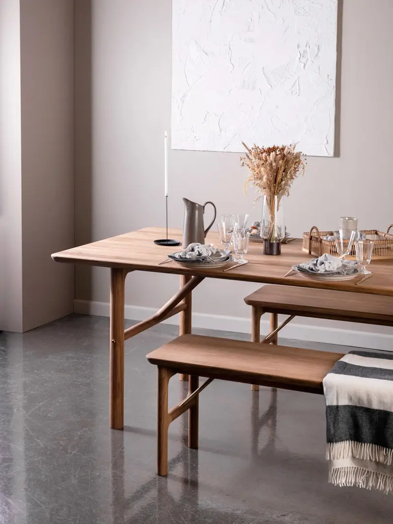 Kristensen Ant ruokapöytä ja penkki