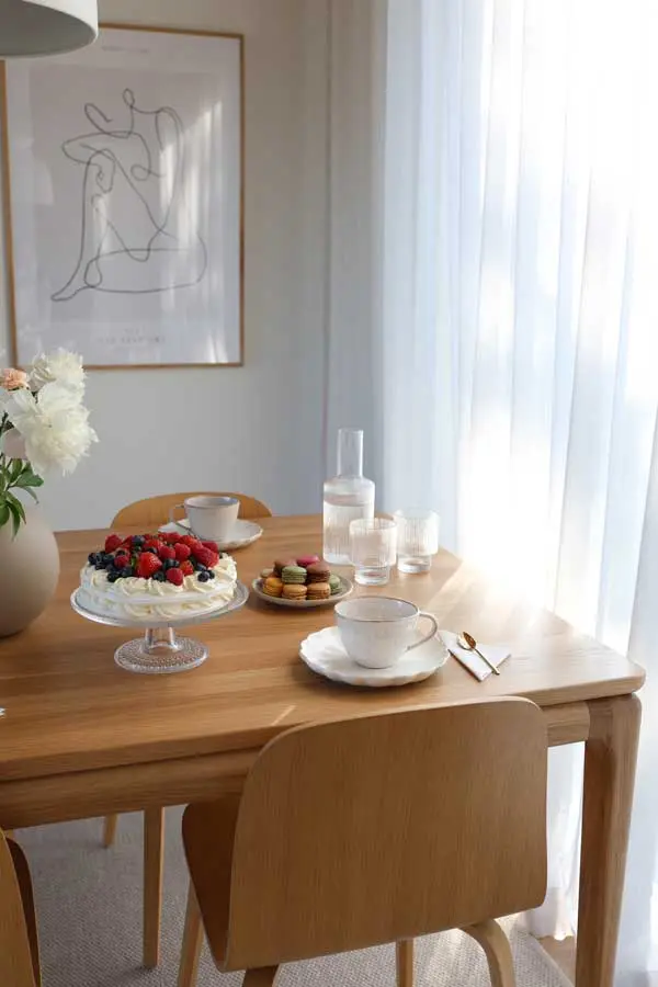 Kristensen Floating ruokapöytä