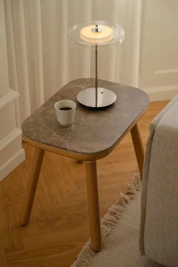 Valaisin Asteria, sivupöytä Paff