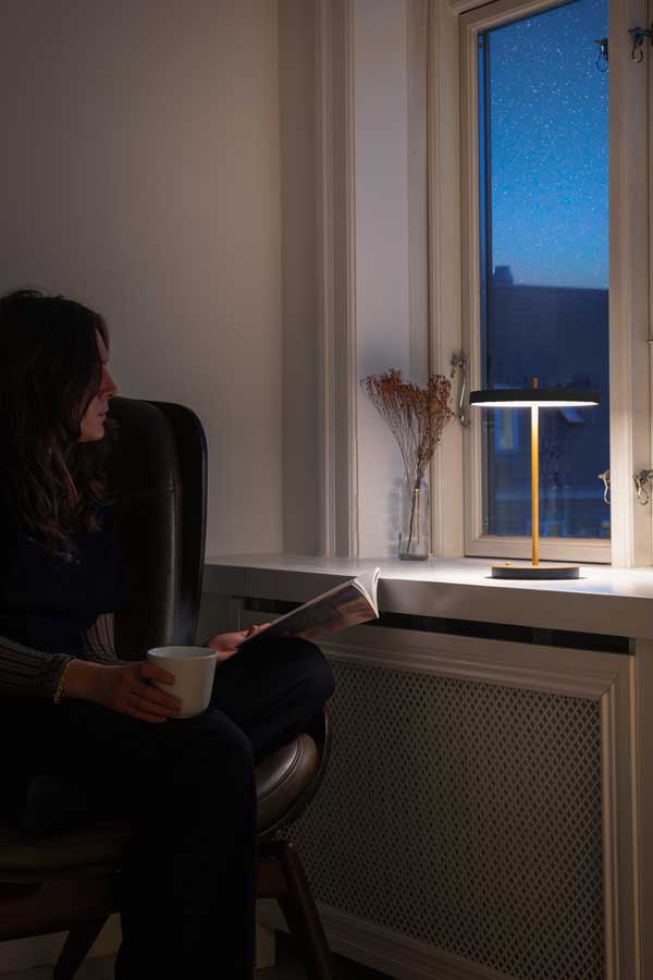 Ladattava pöytävalaisin Asteria Move, Black