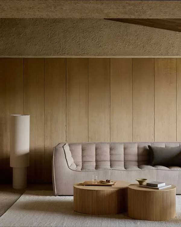 20196_N701_sofa_Beige_21702_Nomad_rug_21182_Lin_cushion_Olive_50045_50046_Roller_Max_coffee_table_WEB.webp
