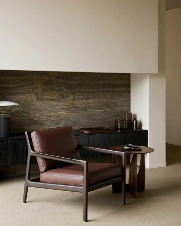 35106_Jack_lounge_chair_Dark_Brown_Burgundy_leather_10196_Geometric_side_table_teak_Brown_10074_Mosaic_TV_cupboard_WEB.webp