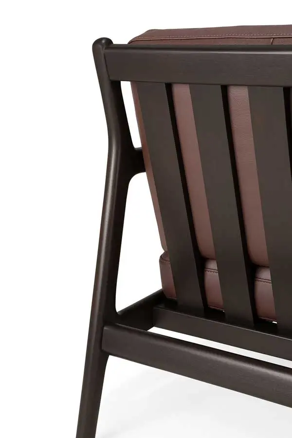 35106_Jack_lounge_chair_varnished_mahogany_dark_brown_Burgundy_leather_det03_cut_WEB.webp