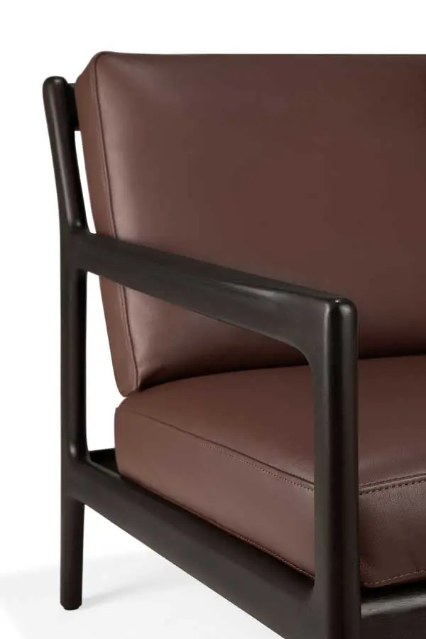 35106_Jack_lounge_chair_varnished_mahogany_dark_brown_Burgundy_leather_det02_cut_WEB.webp