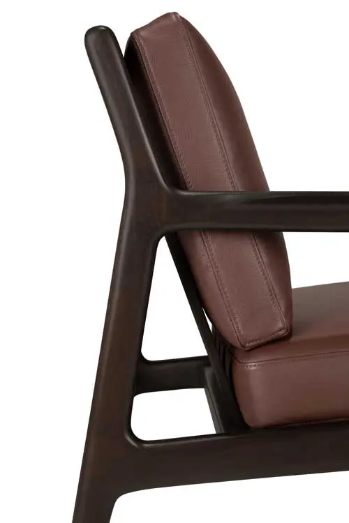 35106_Jack_lounge_chair_varnished_mahogany_dark_brown_Burgundy_leather_det01_cut_WEB.webp