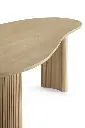 50795_Boomerang_desk_varnished_oak_pebble_shape_det02_cut_WEB.webp