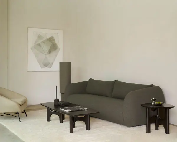 35096_35097_Flow_occasional_table_Rose_Brown_21404_Figur_sofa_Eden_20135_Barrow_lounge_chair_21755_Dunes_rug_Sand_WEB.webp