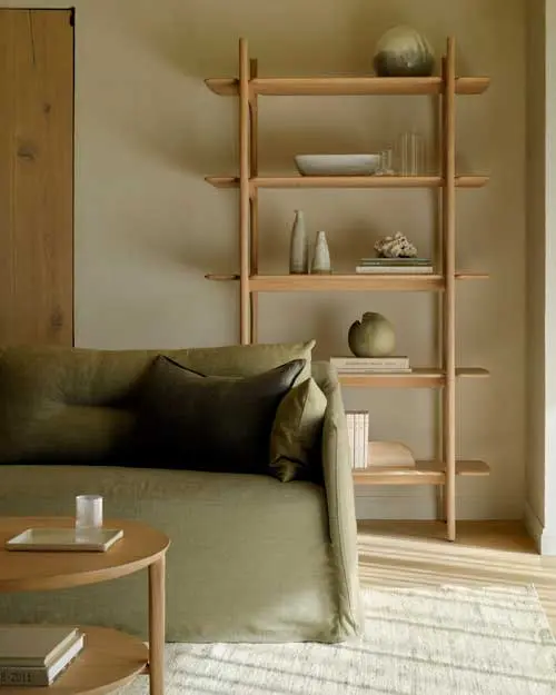 21413_Weave_sofa_Green_21702_Nomad_kilim_rug_51347_PI_rack_oak_51347_PI_rack_oak_51585_Bok_coffee_table_oak_WEB.webp