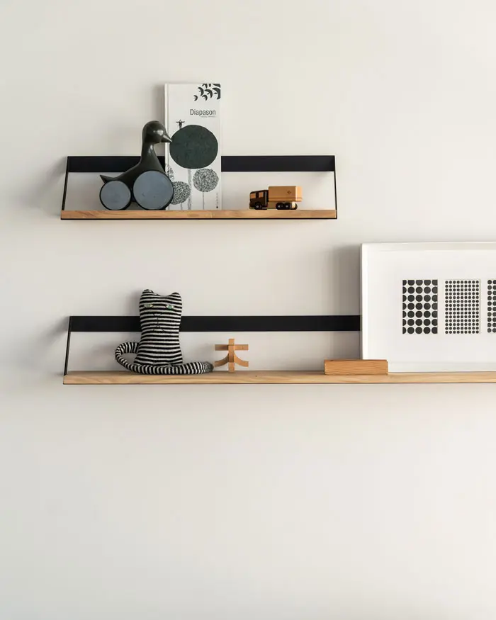 26617_26623_Ribbon_shelf_oak_black_det2_WEB.webp
