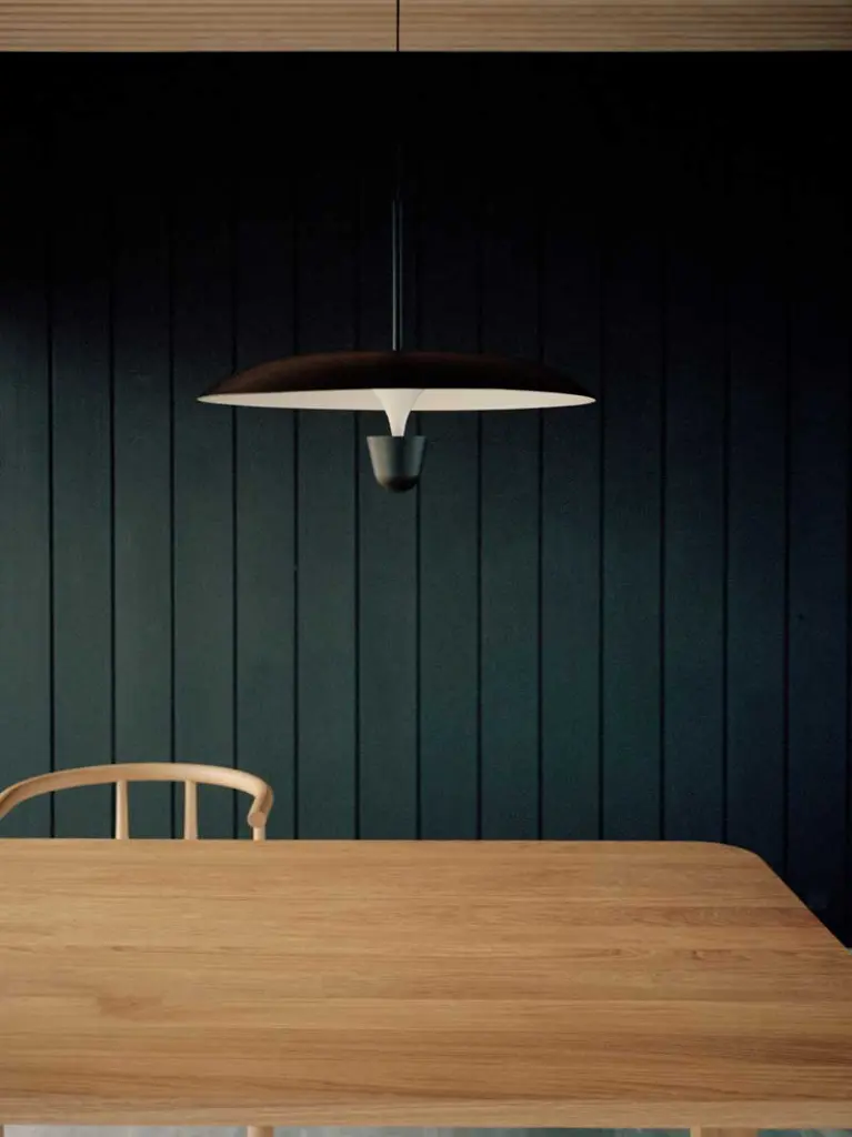 New-Works_Lifestyle_22120_Kantarell-Pendant-Lamp_Ø55_Black.webp