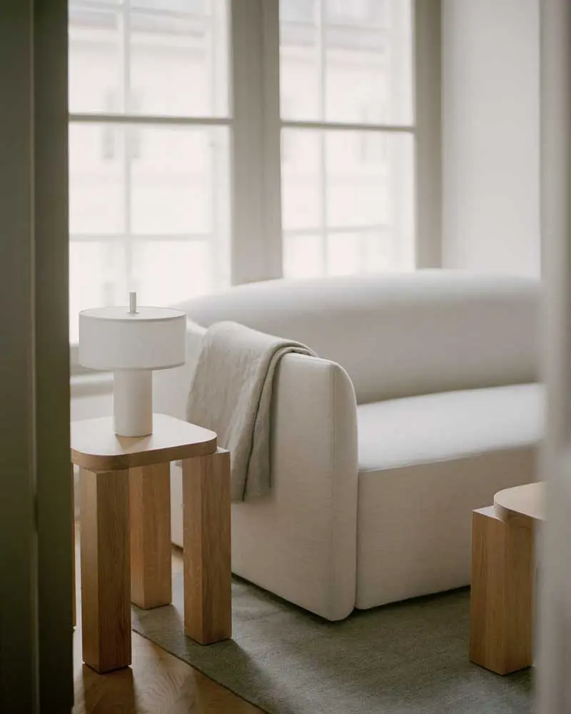 New-Works_Lifestyle_21361_Margin-Portable-Table-Lamp_White-Canvas_4.webp