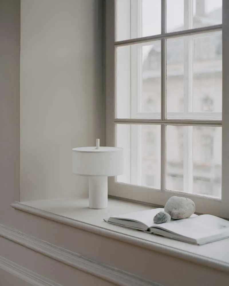 New-Works_Lifestyle_21361_Margin-Portable-Table-Lamp_White-Canvas_2.webp