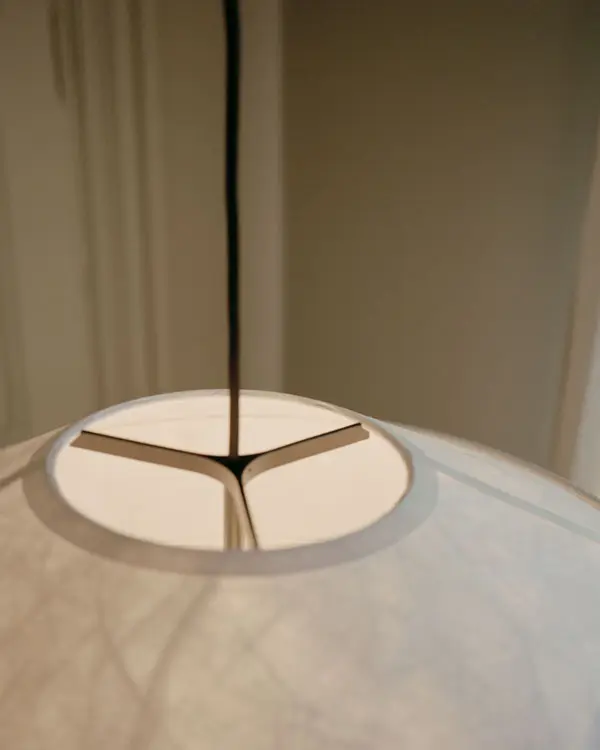 New-Works_Lifestyle_23111_Kite-Pendant-Lamp-55-White_3.webp