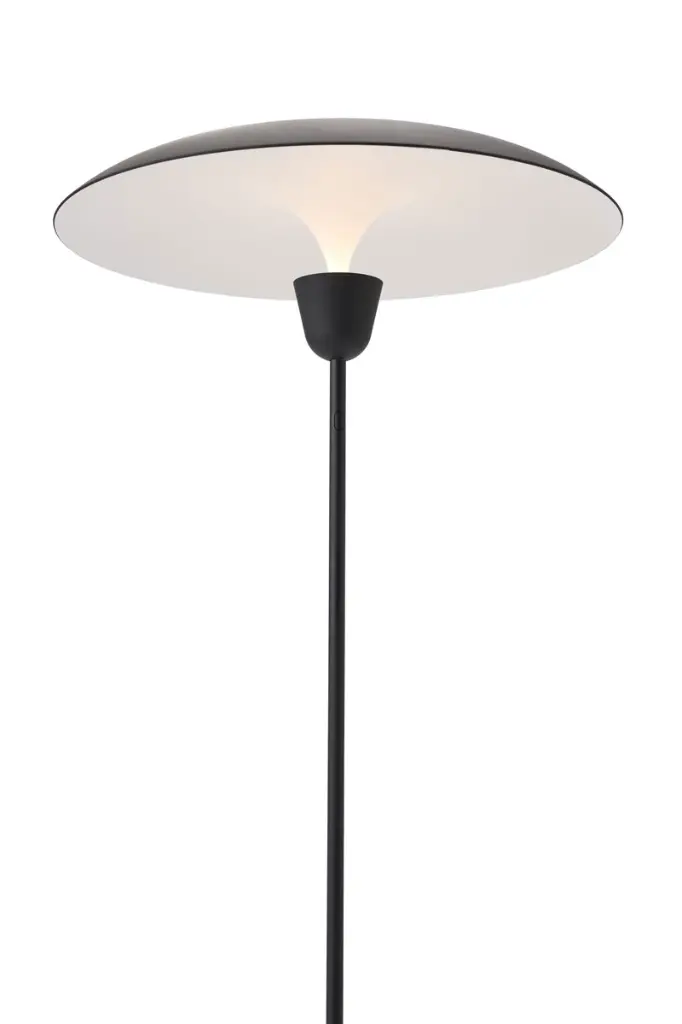 New-Works_Packshot_22150_Kantarell-Floor-Lamp_Black_Perpective_On.webp