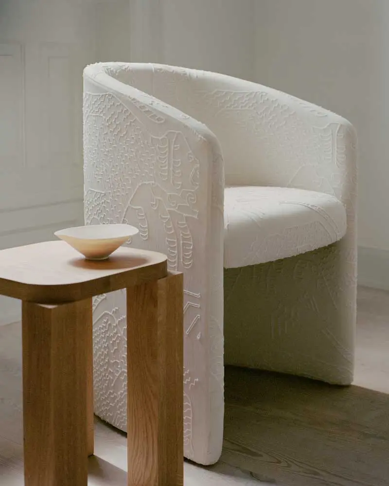 newworks_lifestyle_42730_oak_atlas_stool_+_covent_club_chair_1.webp