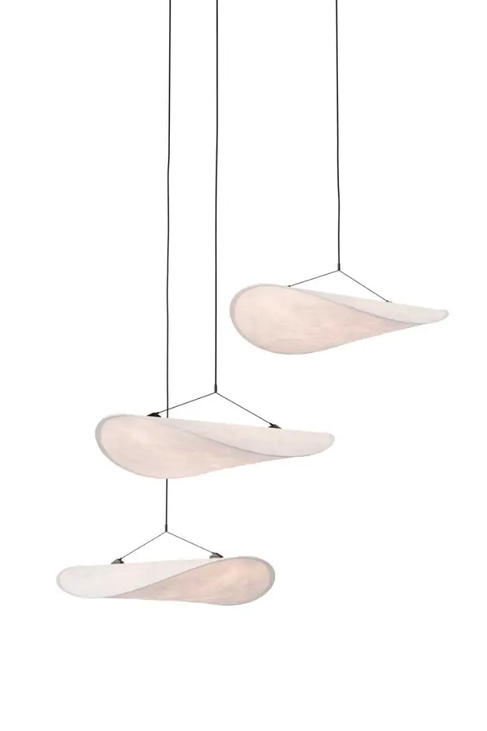 New-Works_Packshot_23010_Tense-Chandelier_Tyvek_Oe55cm_On_2.webp