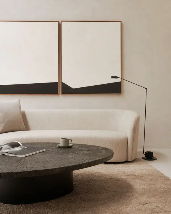 20145_Ellipse_sofa_oatmeal_25931_Slice_coffee_table_21750_21751_21752_Dunes_rug_cumin_21028_Abstract_cushion_det_web.webp