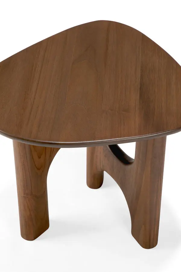 10736_Flow_side_table_varnished_teak_wild_brown_det01_cut_web.webp