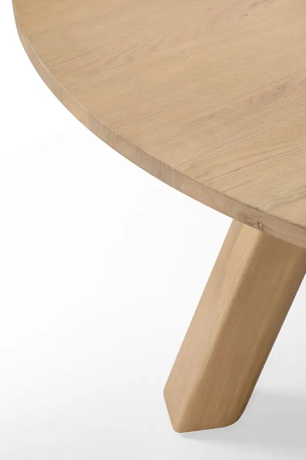 50701_Unda_dining_table_oak_round_180_det01_cut_WEB.webp