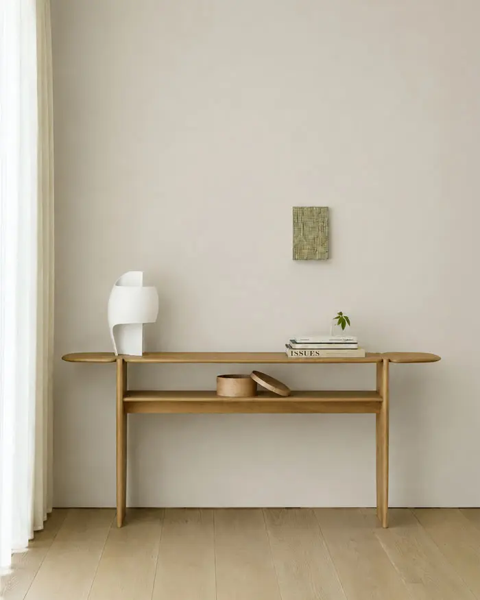 51349_PI_console_varnished_oak_2_legs_WEB.webp