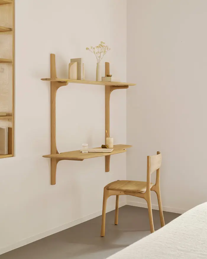 51348_PI_wall_mounted_desk_Oak_51339_PI_dining_chair_Oak_WEB.webp