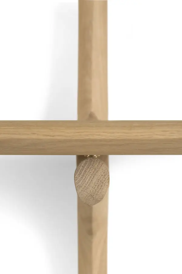 51348_PI_wall_mounted_desk_varnished_oak_det04_cut_HQ.webp