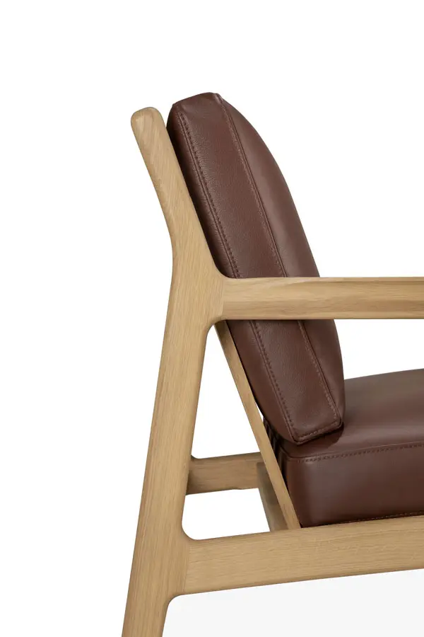 50494_Jack_lounge_chair_varnished_oak_Burgundy_leather_det01_cut_HQ.webp