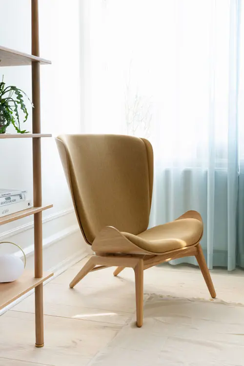 UMAGE_Lifestyle_The-Reader_oak_sugar-brown_Stories_oak_Orbit-(1).webp
