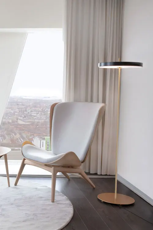 UMAGE_lifestyle_The-Reader_oak_sterling_Asteria_floor-lamp_anthracite-grey.webp