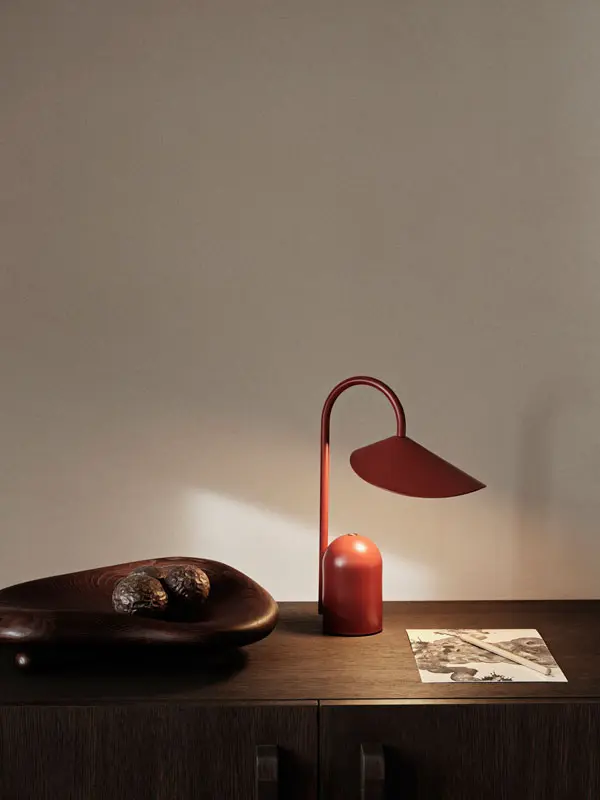 fermLIVING_SS24_ArumPortableLamp_OxideRed_1104269286_1.webp