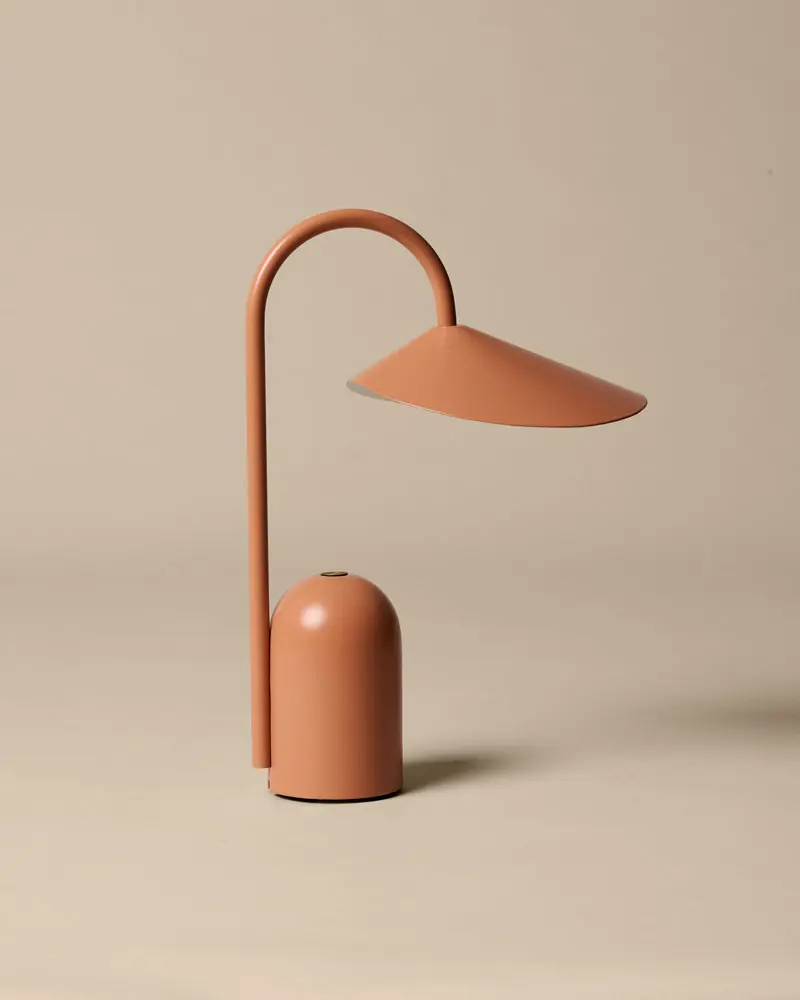 FermLiving_SS25_PackshotsWithBackground_ArumPortableLamp_Sienna_1104270640.webp