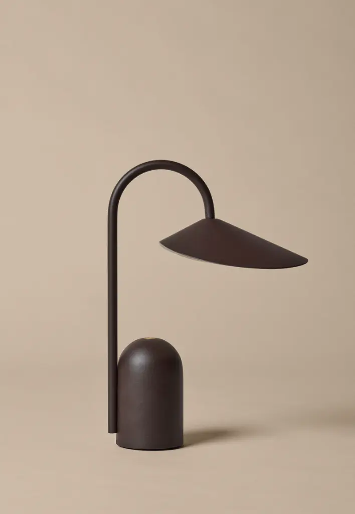 FermLiving_SS25_PackshotsWithBackground_ArumPortableLamp_DarkChocolate_1104270856.webp