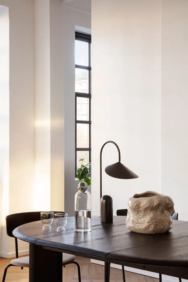 fermLIVING_ArumTableLamp_100132101_100369101_01-(1).webp