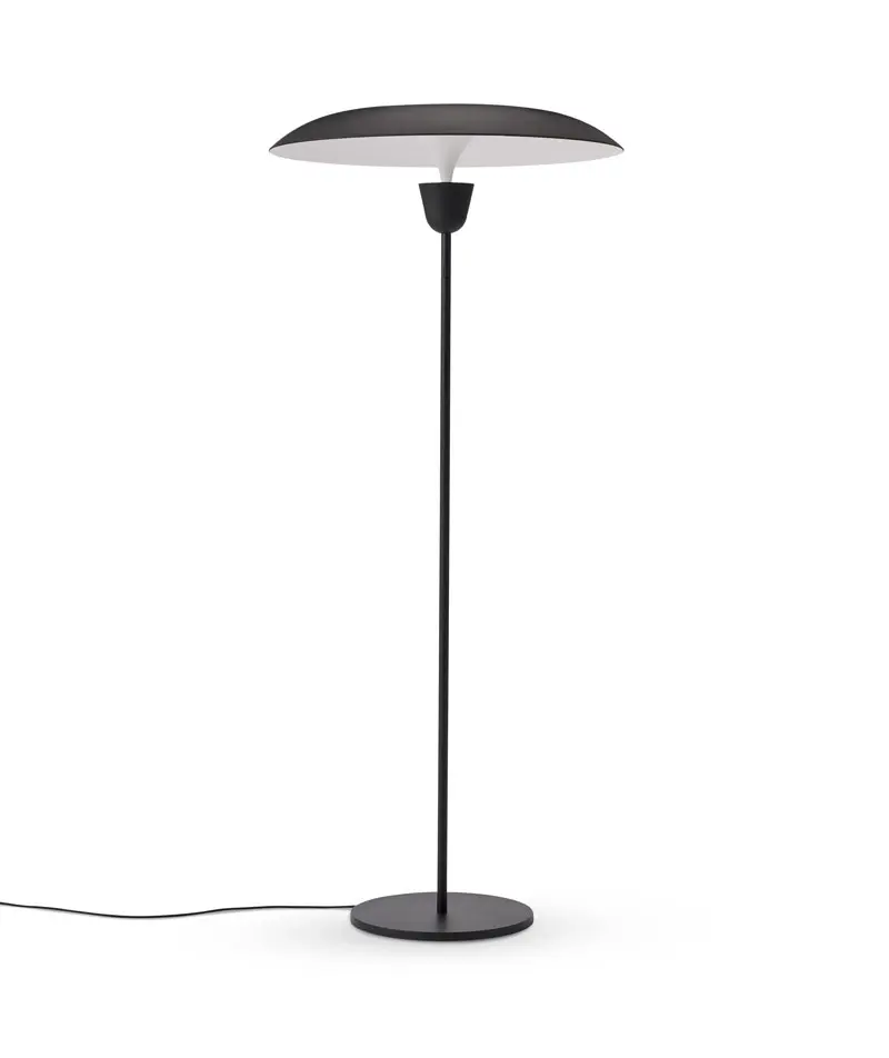 Lattiavalaisin Kantarell, Black