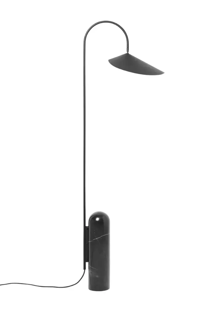 Lattiavalaisin Arum, Black